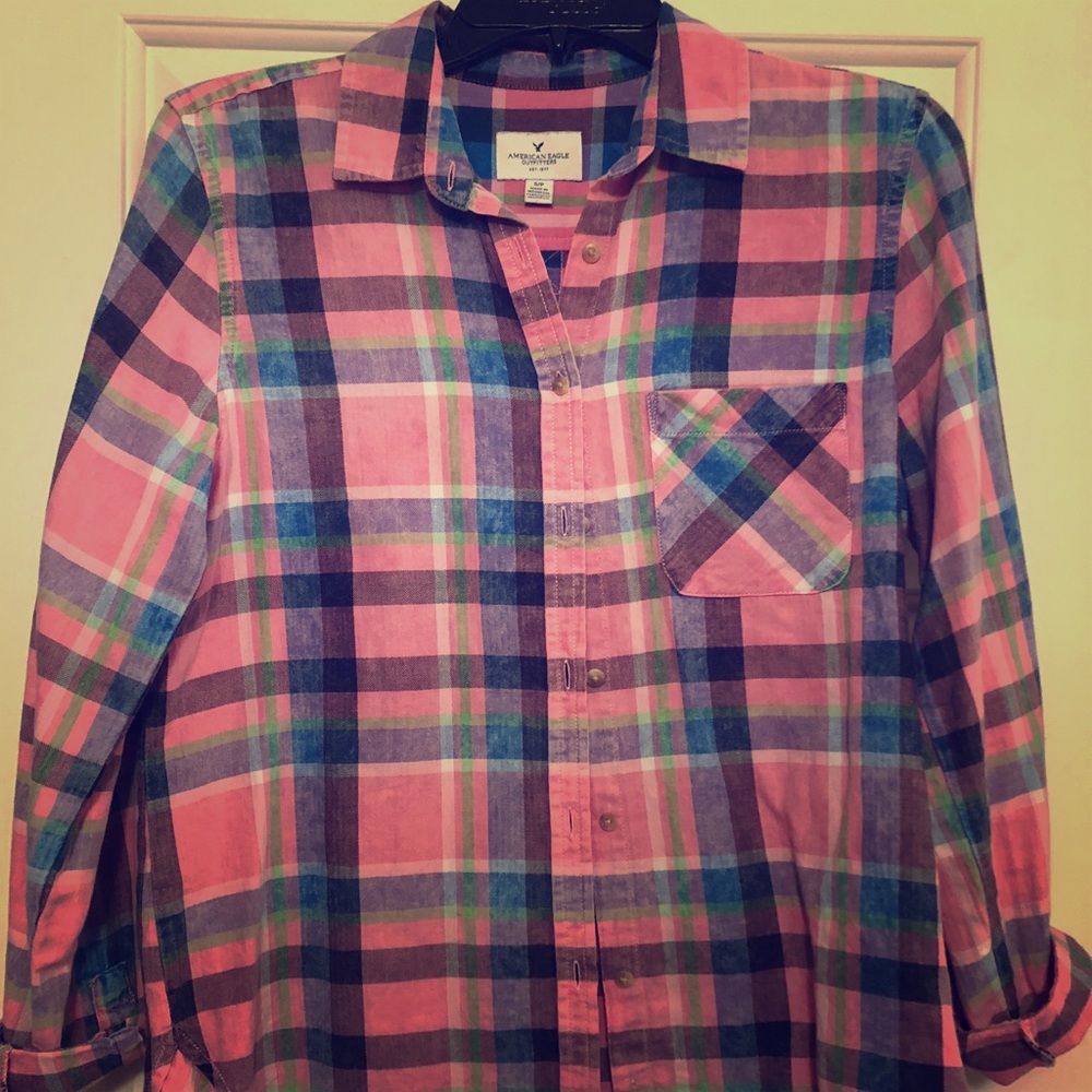 American Eagle Soft Plaid Button Up Shirt